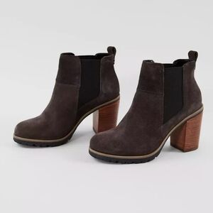 Crevo Alicia Chelsea Leather Heeled Ankle Boot Sz 9